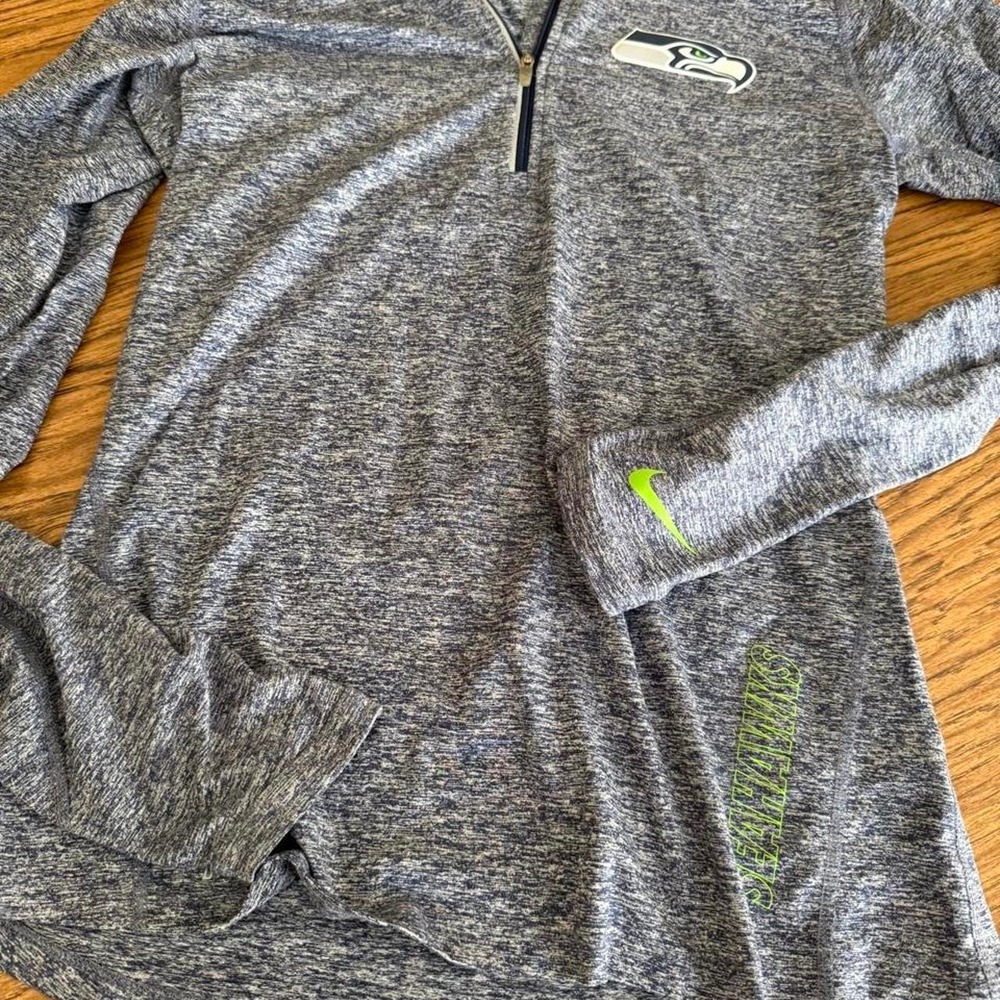 Nike Women's size small Seattle Seahawks Quarter Zip